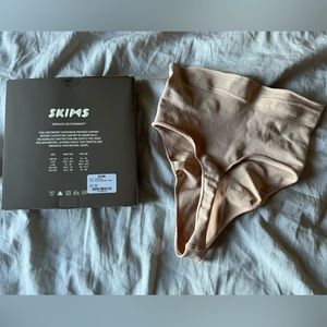 Skims sculpting mid waist thong